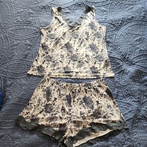 Silky PJ Set Med